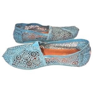 🎉SALE$7 or 2 for $10🎉Toms Classics Crochet slip on Shoes sz 8.5, teal blue